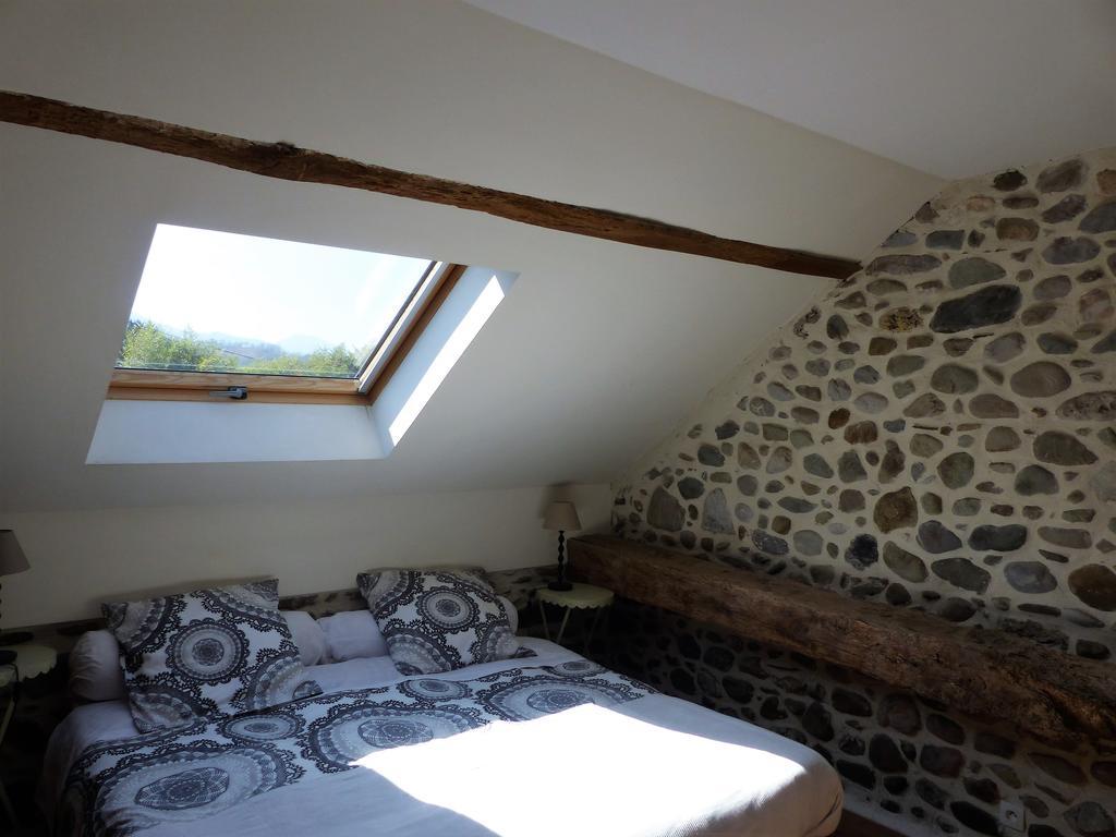 Maison D'Hotes Les 3 Baudets Issor Exteriör bild