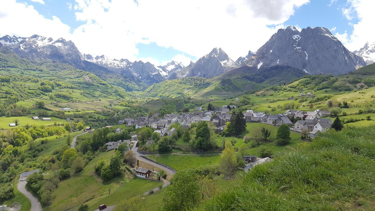 Maison D'Hotes Les 3 Baudets Issor Exteriör bild