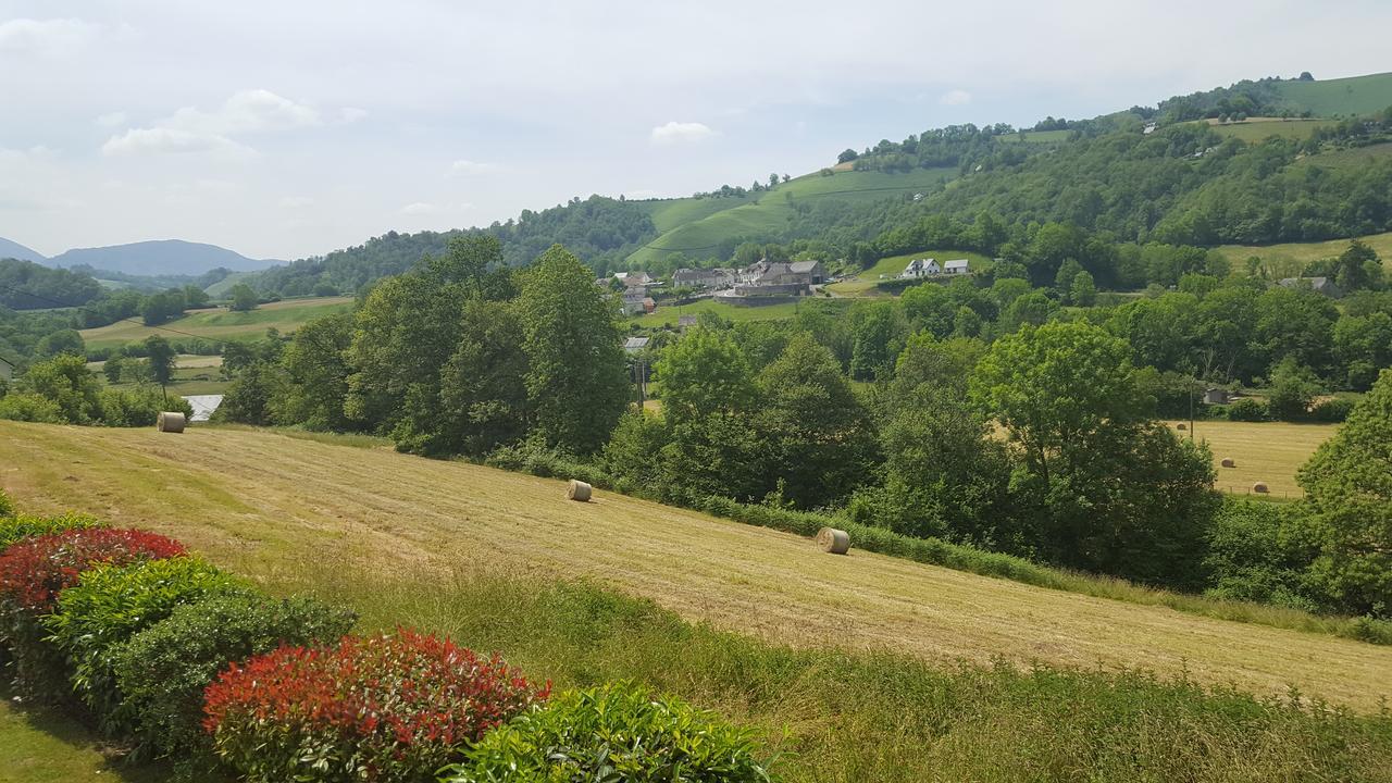 Maison D'Hotes Les 3 Baudets Issor Exteriör bild