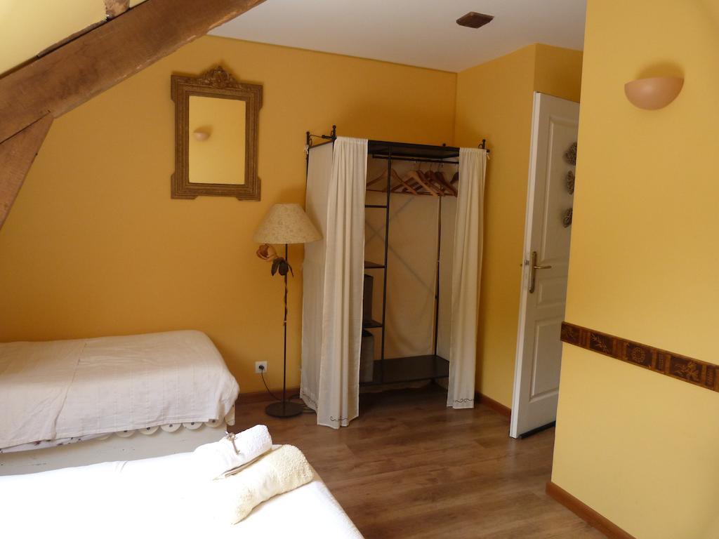 Maison D'Hotes Les 3 Baudets Issor Rum bild
